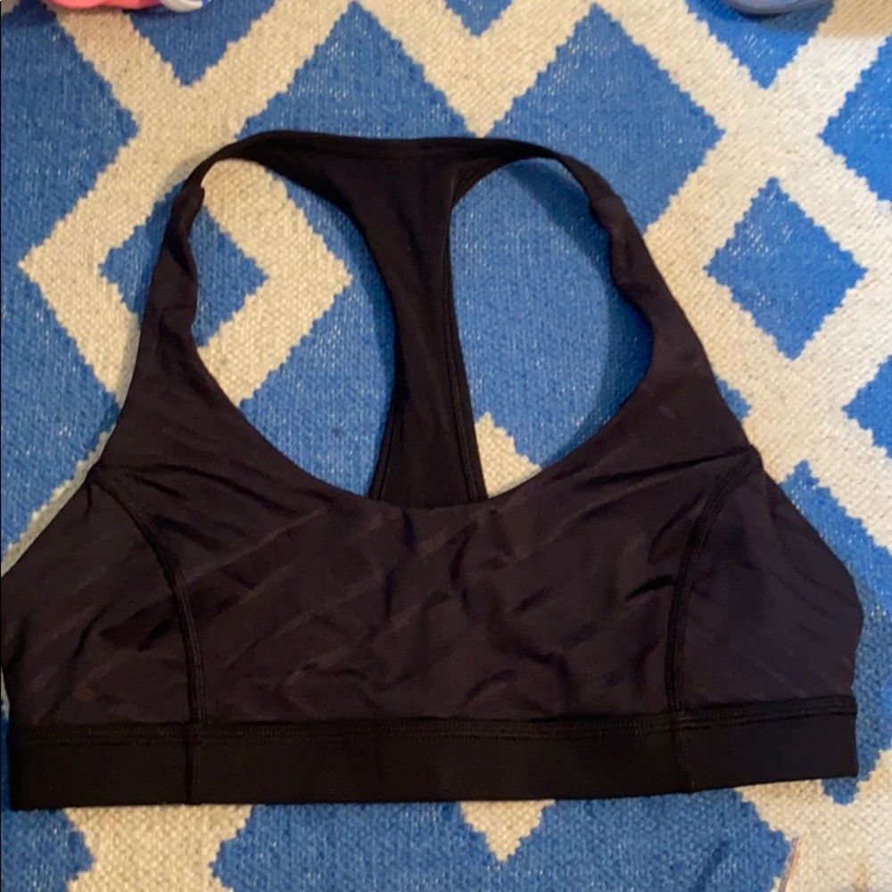 Black lululemon sports bra